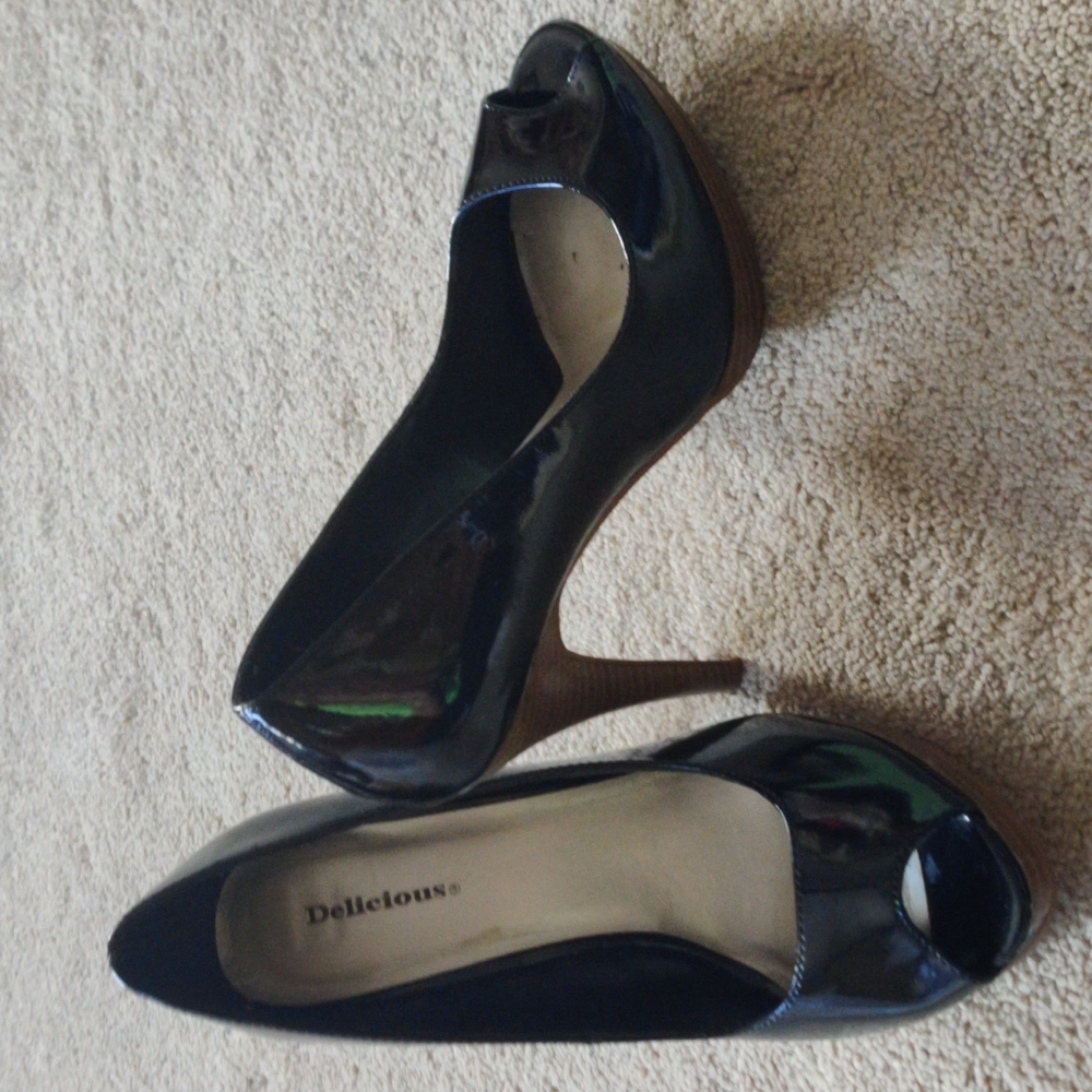 4" open toed heel size 9 black